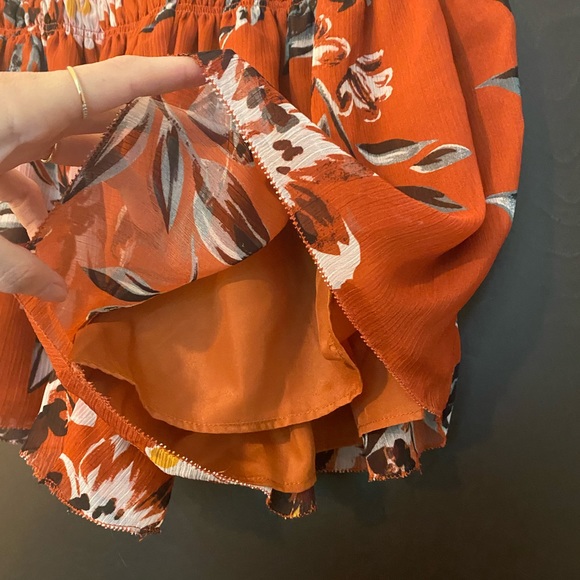 BNWOT - Tularosa Floral Smocked Waist Short MD - Picture 6 of 9